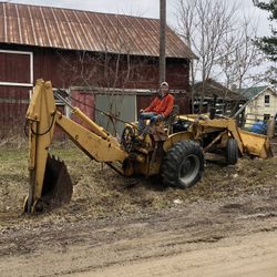 International Loader & Back Hoe Needs Work