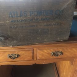 Vintage atlas powder company wooden crate