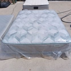 New queen beautyrest pillowtop mattress only
