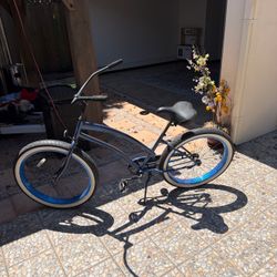 Beach Cruiser Bicycle with Whitewall Tires