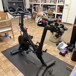 Peloton Bike - excellent condition! 