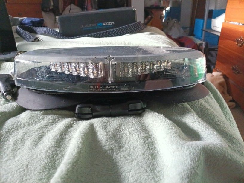 Hella Inc. Light bar With Amber And White Lights 3 Different Modes.