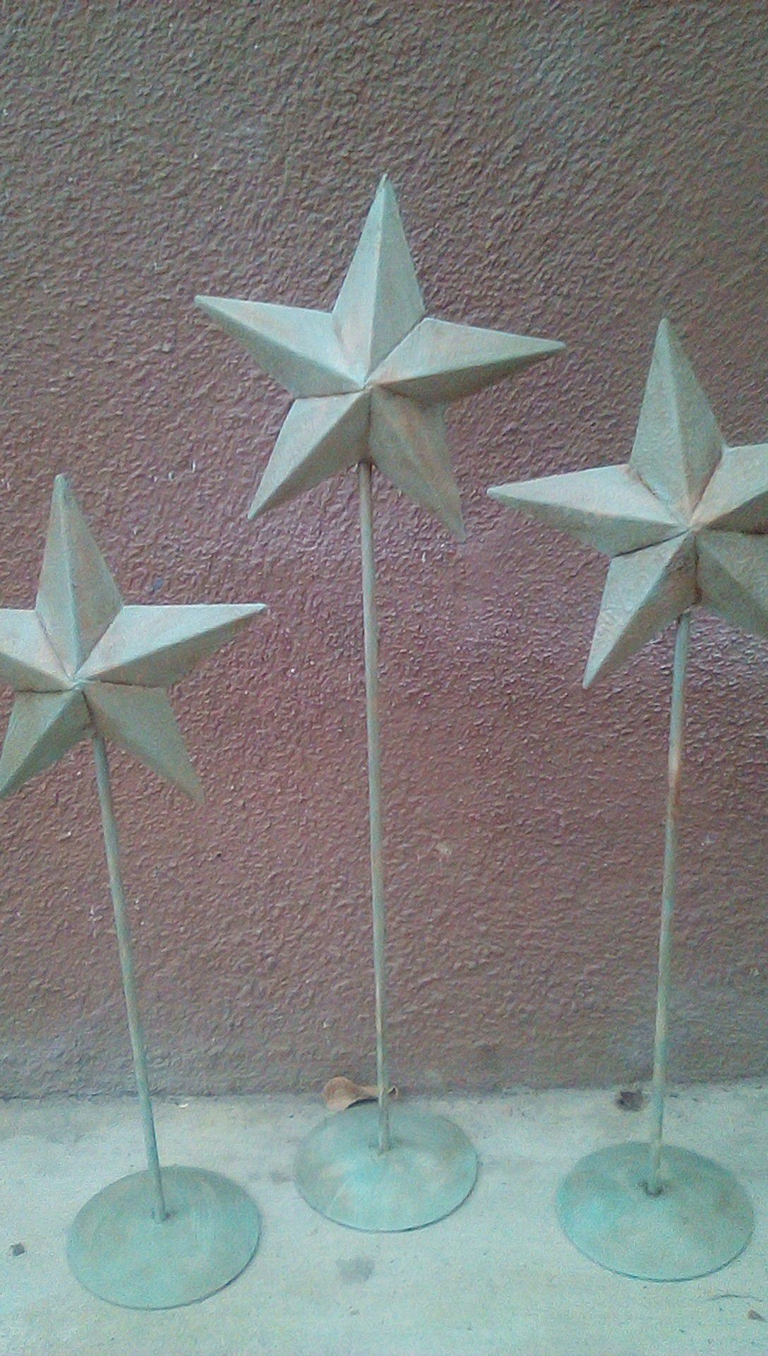 3 metal star decorations