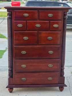 DRESSER