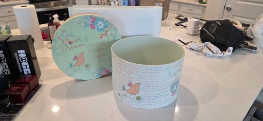 Hat box