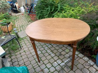 Dinner table 35,5”-47,5”-30’h