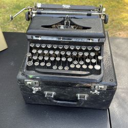 Royal Deluxe Typewriter 