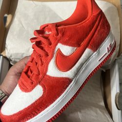Nike Air Force 1 Low Valentines Day Fleece GS Size 7Y / Women’s 8.5