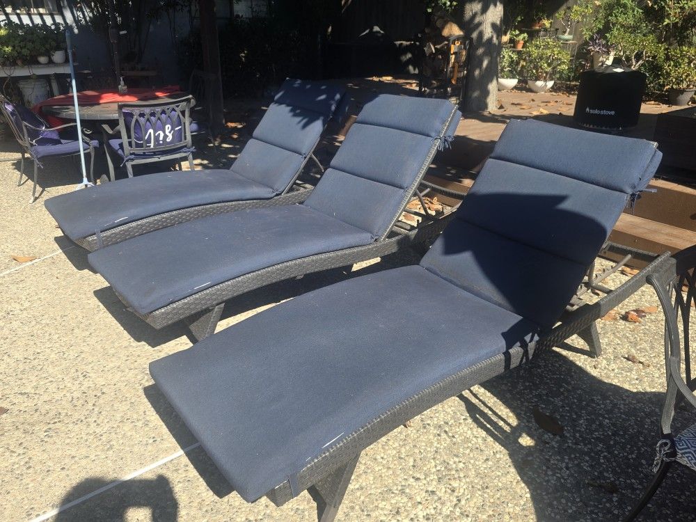 Patio Lounge Chairs With Pads And Cover