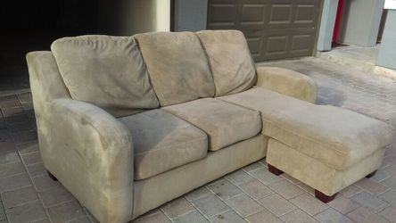 Tan Sectional /W reversible Chase Free Delivery
