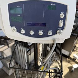 Welch Allen 5300 blood pressure machine w/ stand