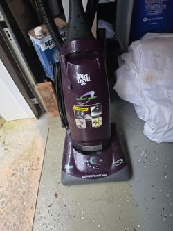 Dirt Devil Swivel Glide Vacuum