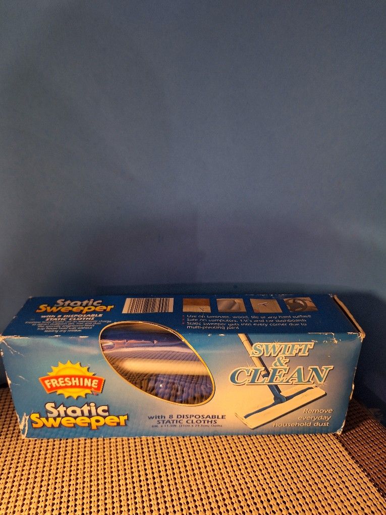 Brand New Swift & Clean With 8 Disposable Static Cloths-$15.00