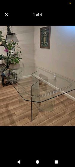 Glasse table