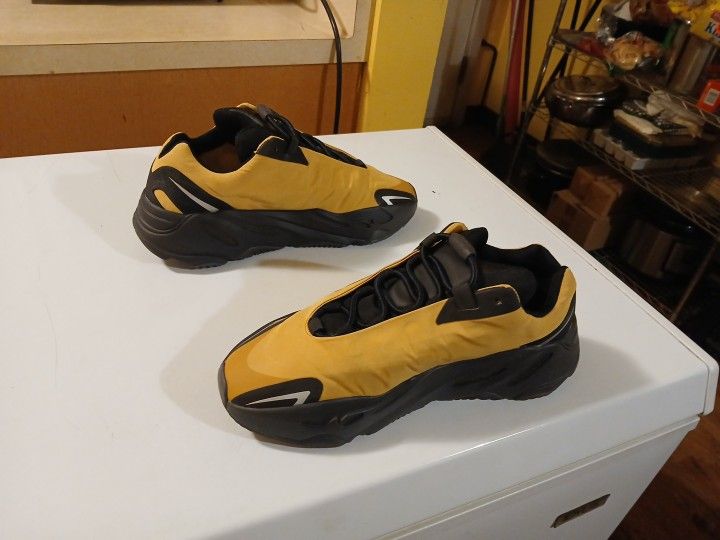 Men's Adidas Yeezy Boost 700 MNvN Honey Flux Brand New Size 8