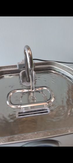 Neareal pet water fountain