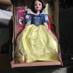 Snow White Disney Collectible Doll