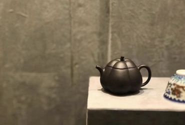 "Five Peach Petals" capacity 200cc, purple sand black material, author: Hong Kedi. Peach into the pot. It is indeed a rich allegorical subject matter,