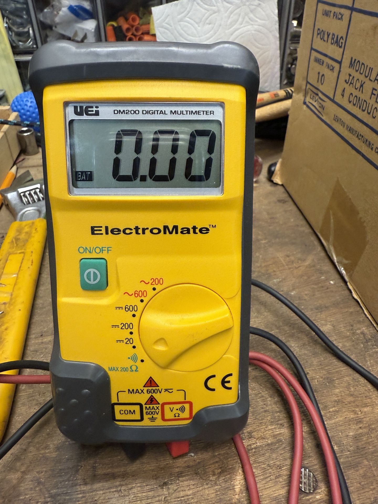 UE DM200 DIGITAL MULTIMETER