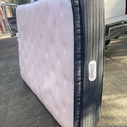 Queen Beautyrest mattress! Pillowtop in great condition selling for $150
