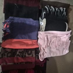 Womens/girls Gloves And Scarfs Lot!