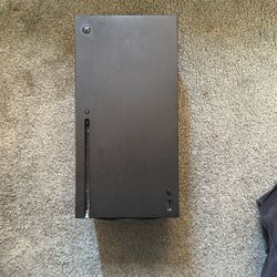 Newish Xbox With A Ton Of Games Including FIFA,2k23,Fortnite,Roblox,etc