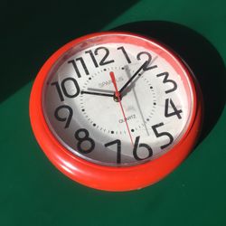 Vintage Spartus 8” Wall Clock in burnt red, Quartz, 1983