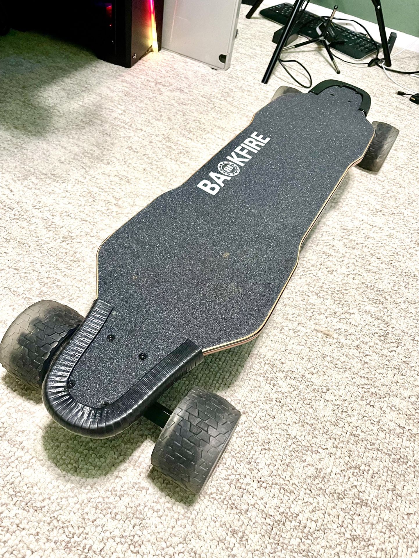 BACKFIRE G2 BLACK ELECTRIC SKATEBOARD - 13.5 Miles!!