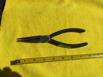 Needle Nose Pliers 