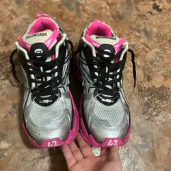 Balenciaga runners Size 9.5 (no box) 160$ If Possible If Not 155$ dm for questions!