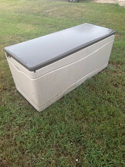 Storage container