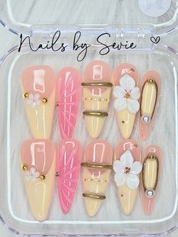 Acrylic Press-On Nails Set – Floral & Gold