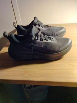 Nike tennis shoes