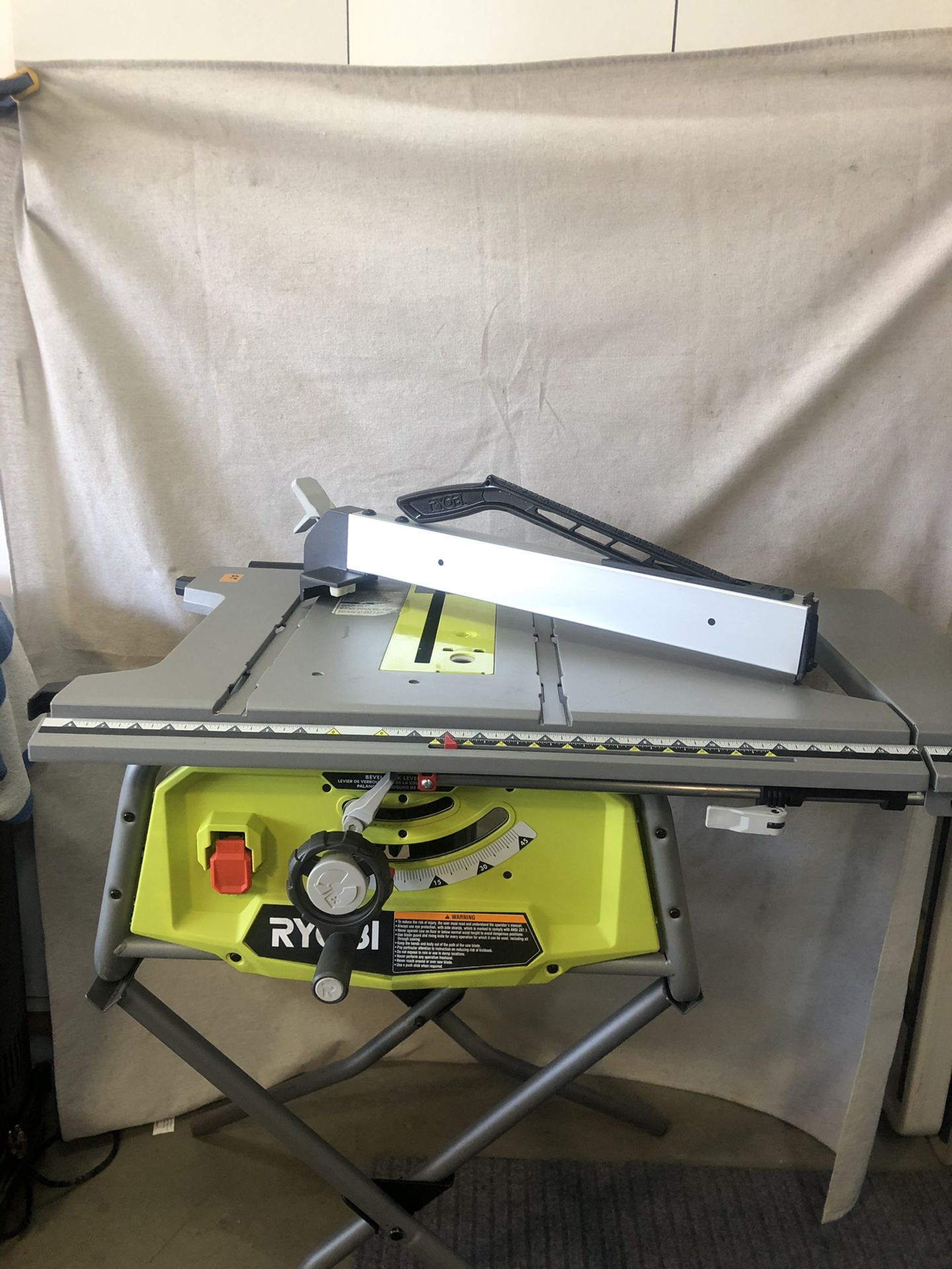 Ryobi Expanded capacity 10”Table saw includes stand and guide fence