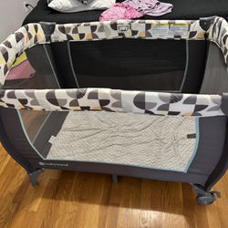 Babytrend Play Pen with Bassinet 