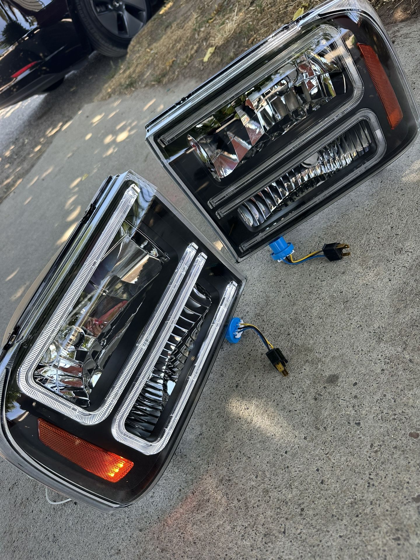 99-04 Ford F250 F350 Headlights New