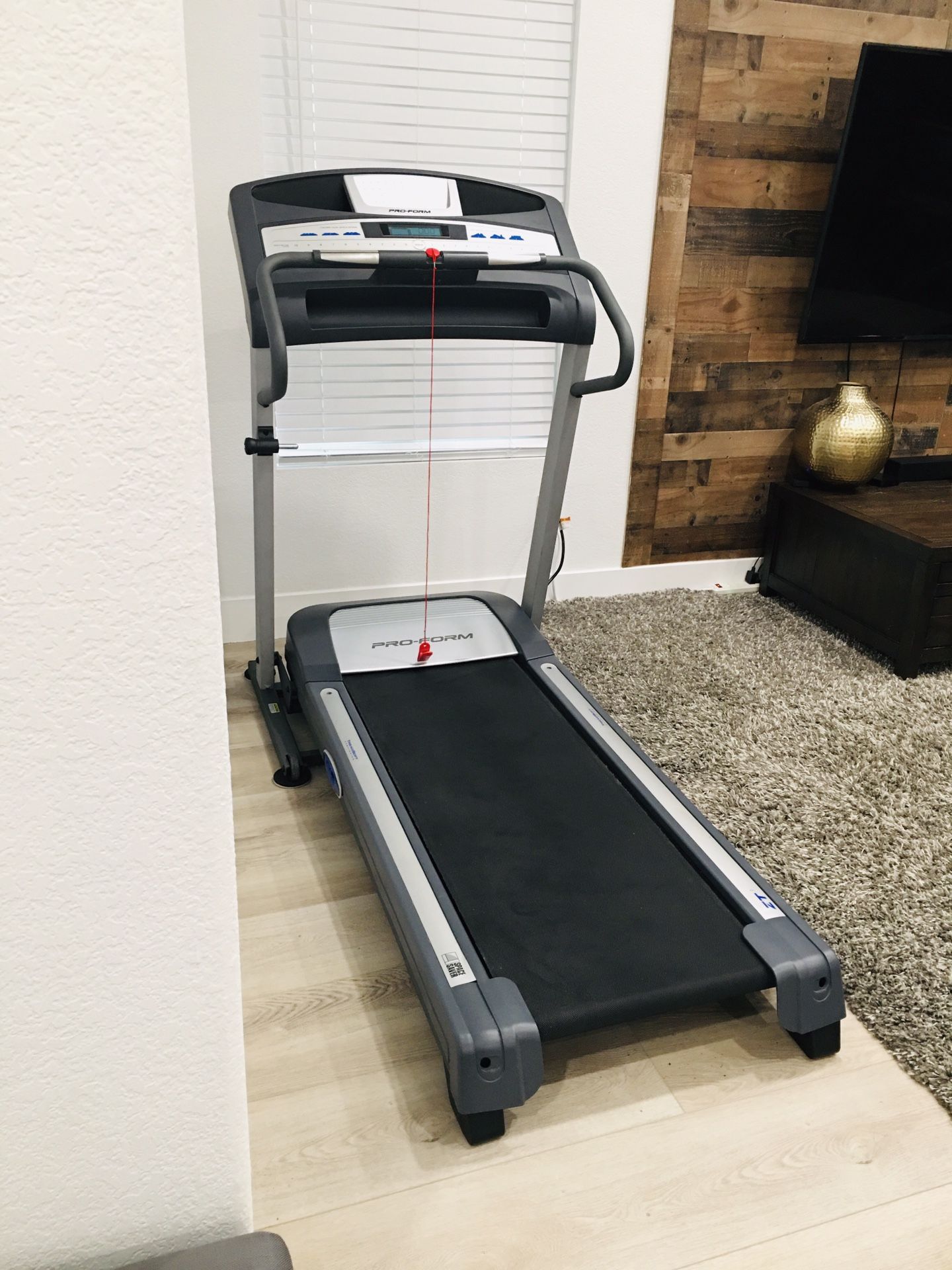Need this for your home gym? Proform Pro Form ProForm ZT3 Tread Mill