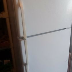 GE Refrigerator