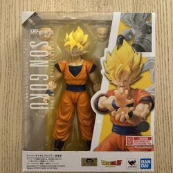 Super Saiyan Goku Action Figure by SH Figuarts