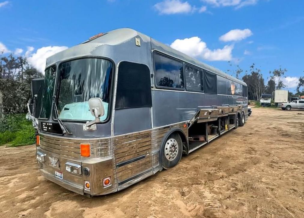 NICHOLAS CAGE’S Tourbus 45ft Silver Eagle Model 15 Bus "RV" van camper class A