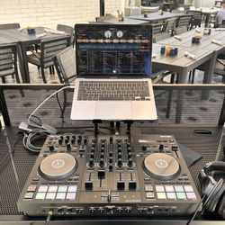Roland DJ-707M DJ Controller  (Includes Serato DJ Pro)
