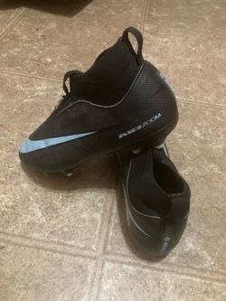 Soccer cleats