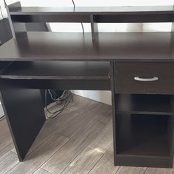 Desk / Escritorio