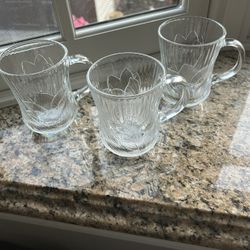 NEW! Set of  4 Drinking Mugs