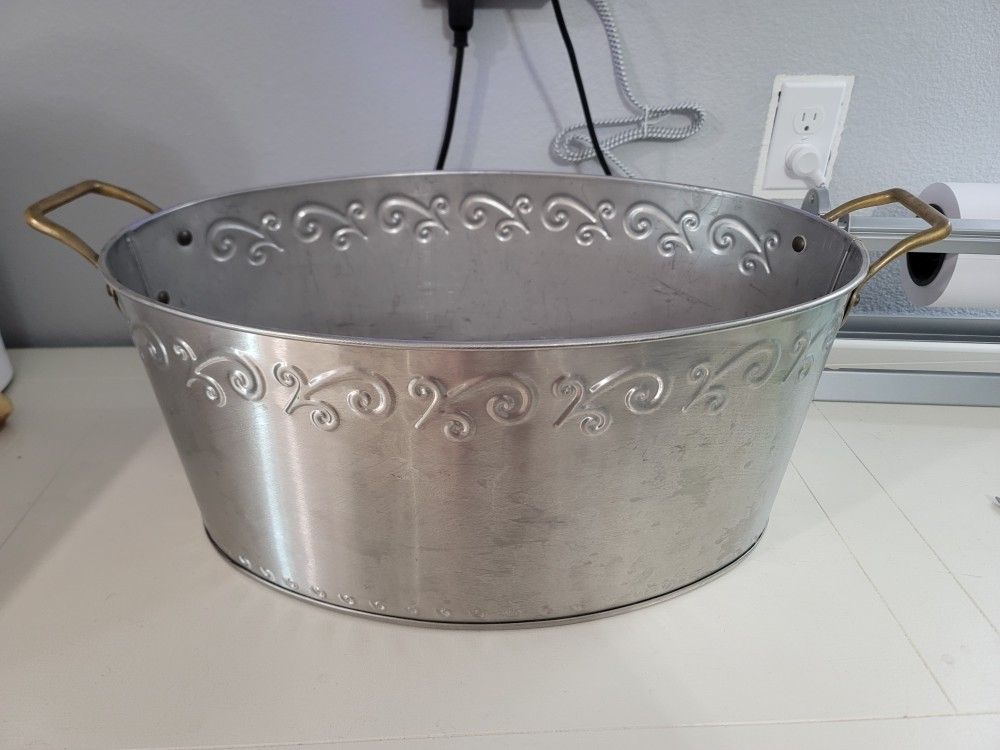 Large Metal Container Drinks & Storage 