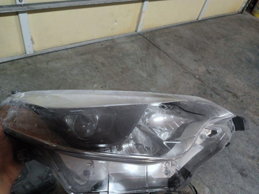 2015 Toyota Corolla Passenger Headlight