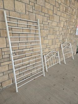 Cute Vintage Metal Twin Bed Frame