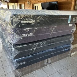 TEMPUR-PEDIC Luxebreeze Soft Mattress! King Size