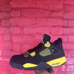 Air Jordan 4 Thunder 2011