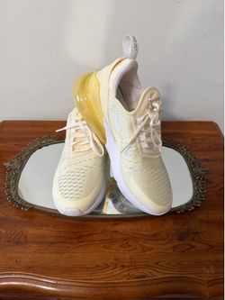 Nike Pale Yellow Women's Air-Style Sneakers 🌼